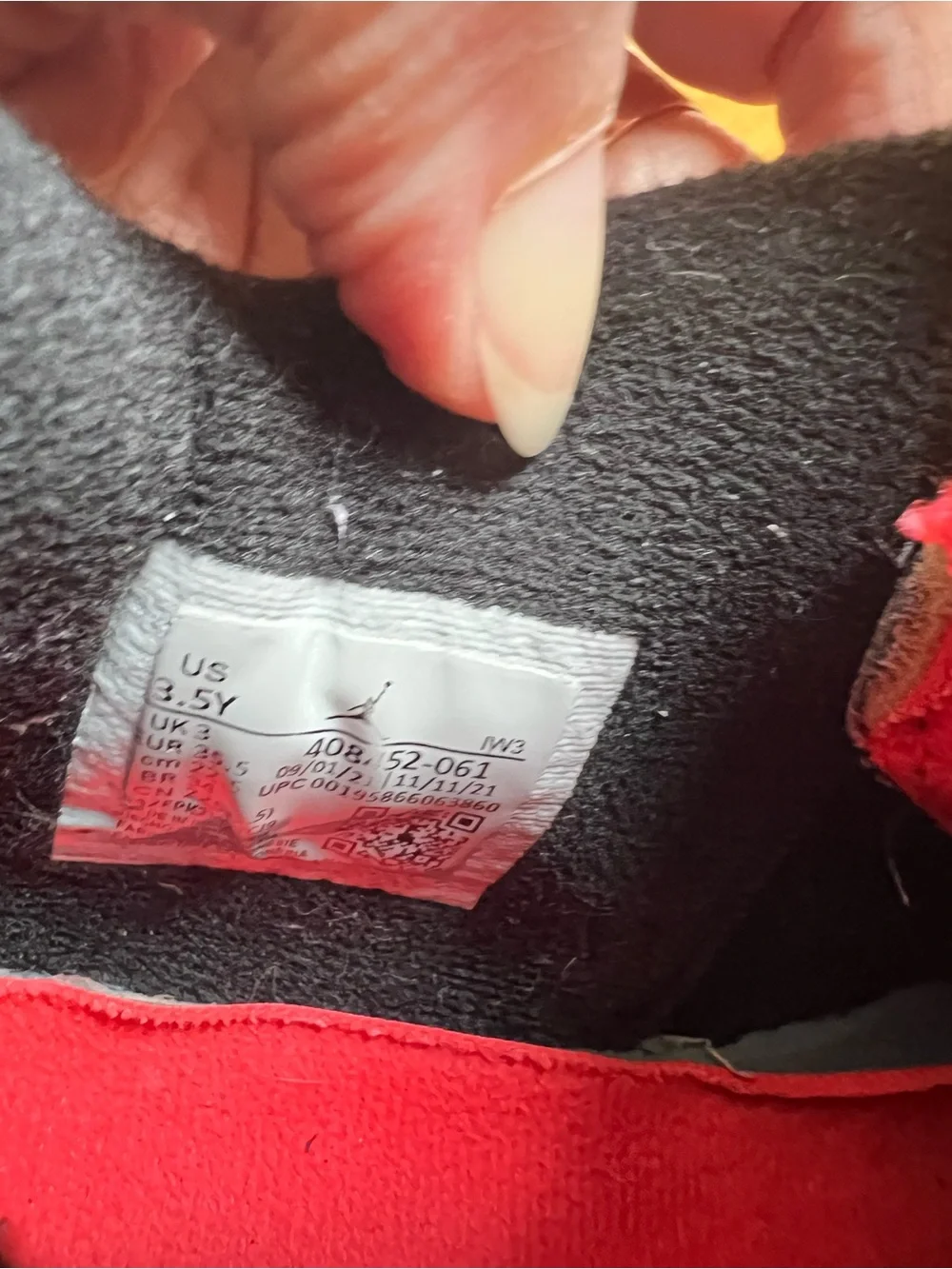 Jordan Kids Basketball Sneakers in Gray with Tomato Accents size 3.5Y
